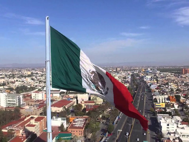 Diputado reconoce los valores de la bandera nacional