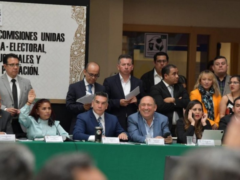 Diputados aprueban en comisiones el dictamen de la reforma electoral