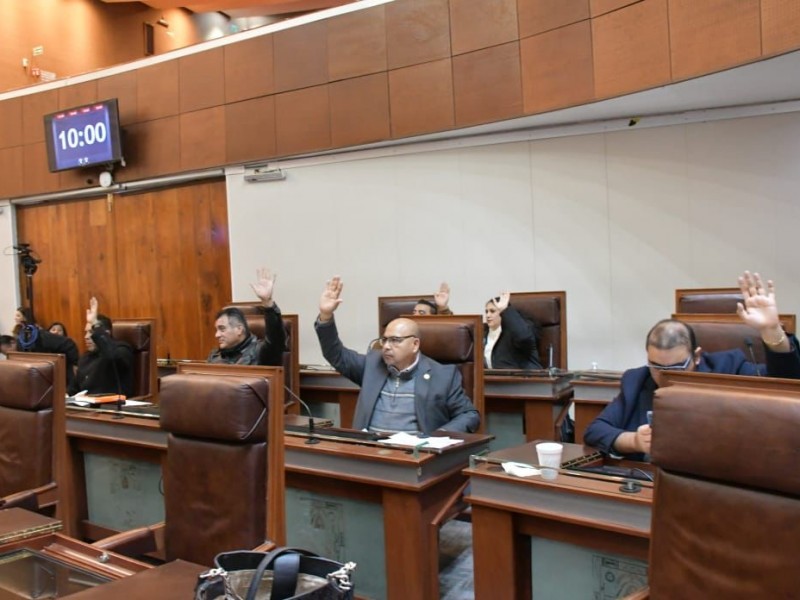 Diputados buscan revisar tarifas de taxis en aeropuerto de Zacatecas