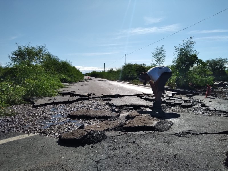 Diputados exhortan a la reparación de carretera dañada en Unión Hidalgo