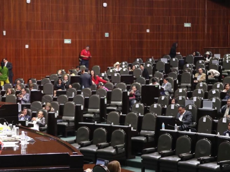 Diputados federales se aumentan vales de gasolina