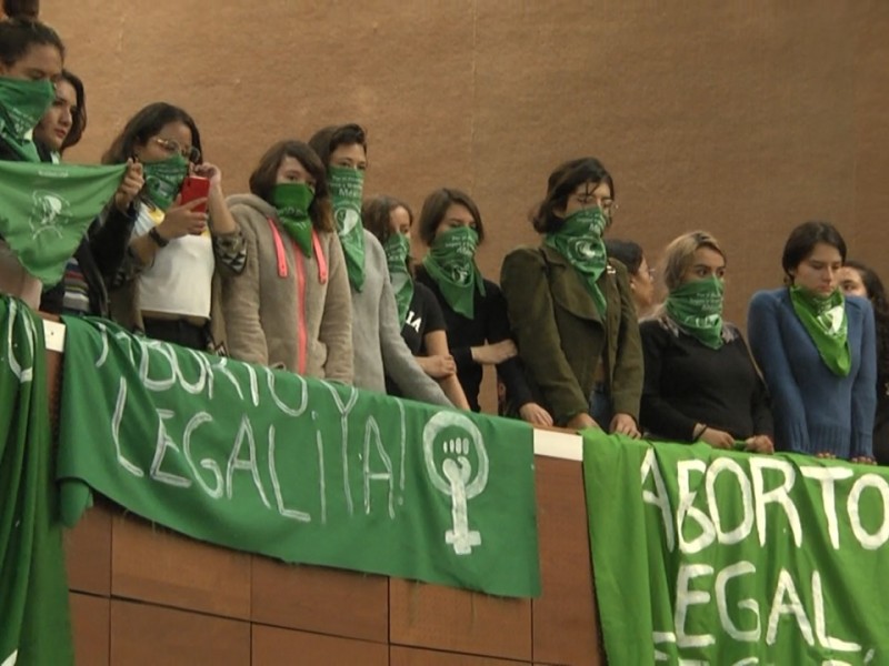 Diputados locales buscarán legislar a favor del aborto legal