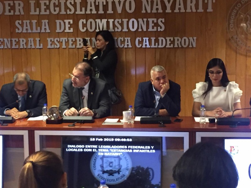 Diputados y Senadores realizan circo por estancias infantiles