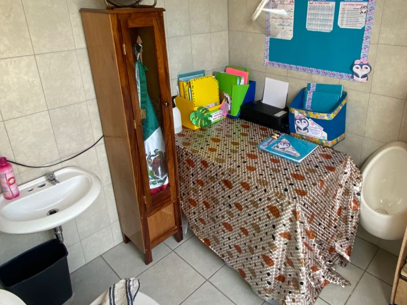 Dirección de Kínder en Zihuatanejo está en los baños