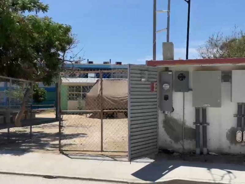 Direcciones de Educación y Desarrollo Social revisan escuelas que no iniciaron clases
