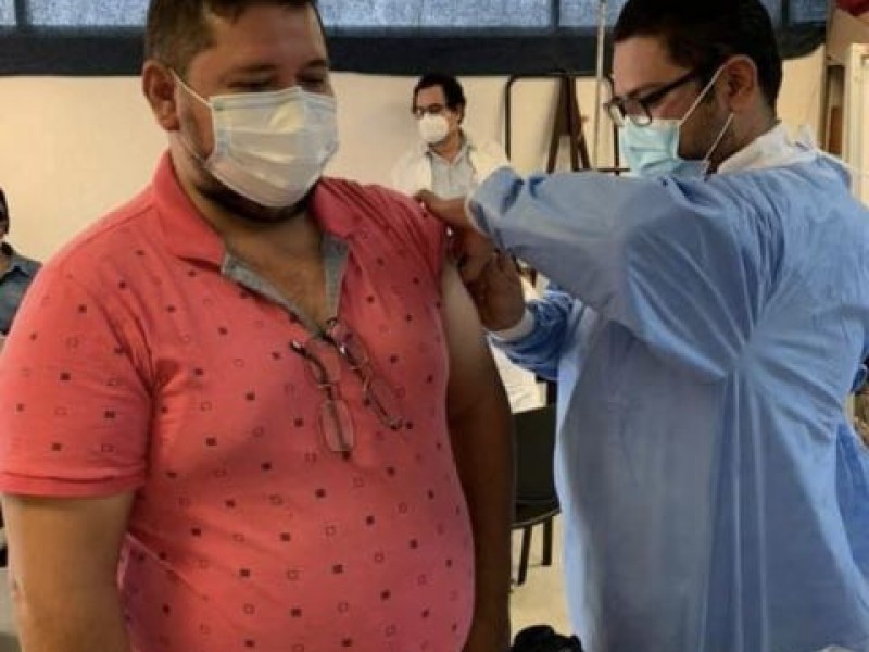 Directivos del ISSSTE Acapulco se vacunan por influyentismo