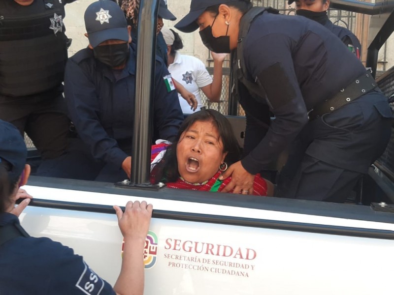 Dirigente Triqui es detenida; levantan su plantón