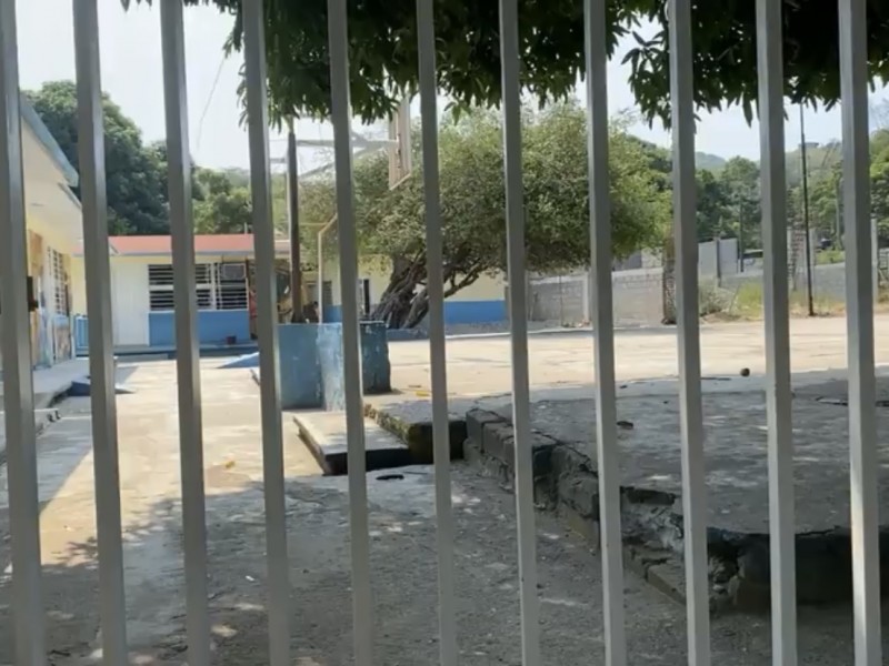 Discriminan a alumno en escuela primaria de Salina Cruz