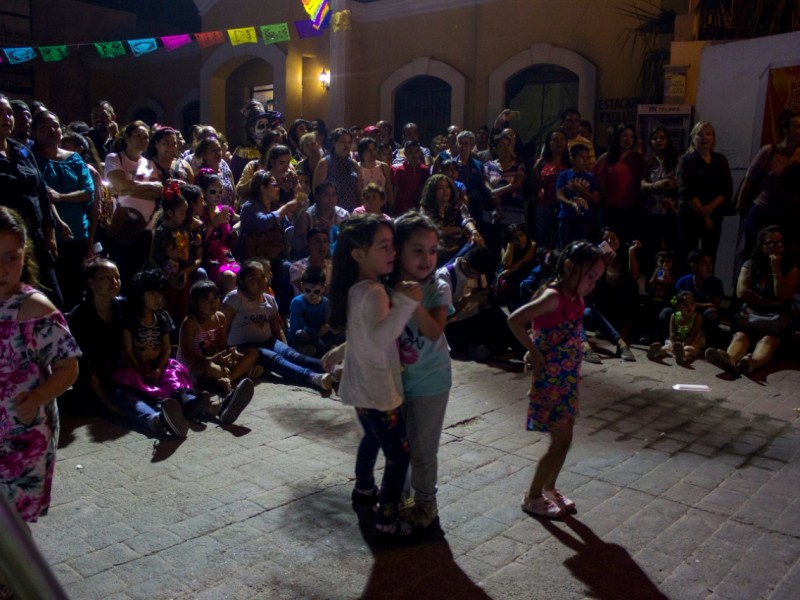 Disfrutan guaymenses de festival de La Calaca