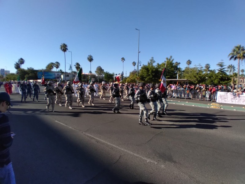Disfrutan hermosillenses desfile para conmemorar la Revolución Mexicana