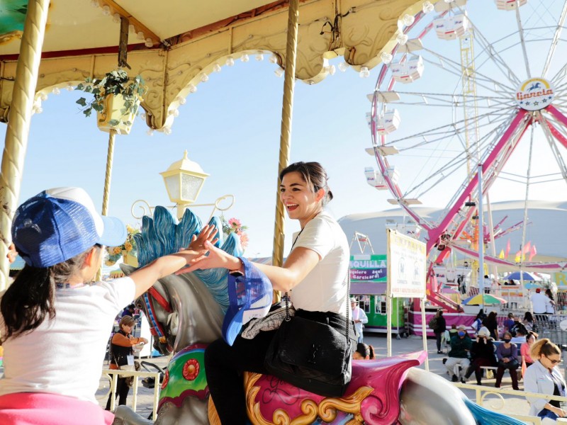 Disfrutan Niñas, Niños y Adolescentes una tarde en la Feria.