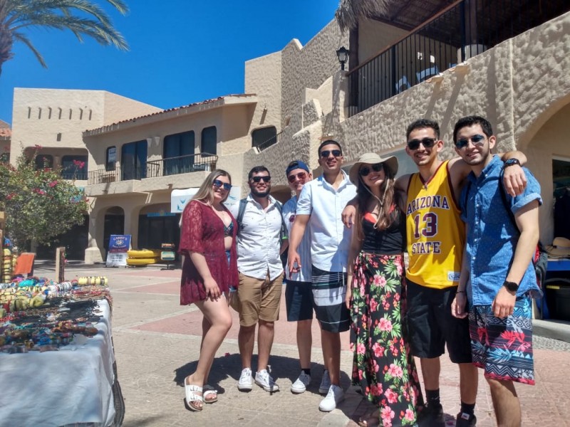 Disfrutan turistas de puente en San Carlos