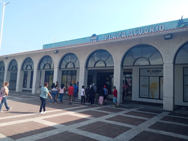 Disfrutan turistas de sus últimos días en Veracruz