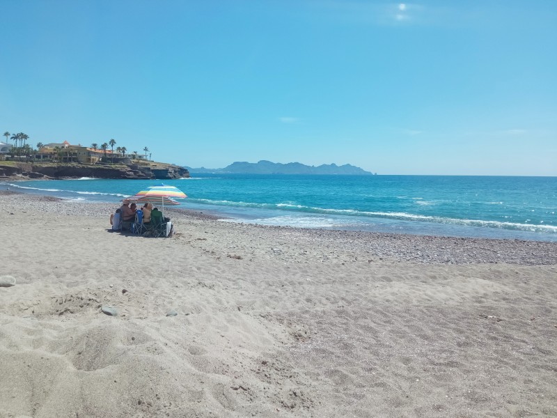 Disfrutan turistas del buen clima en San Carlos