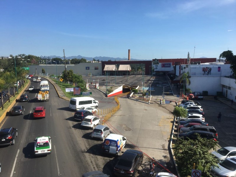 Disminuye afluencia de visitantes en Plaza Ánimas