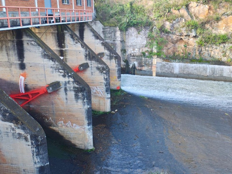 Disminuyen desfogues en presa de Cointzio