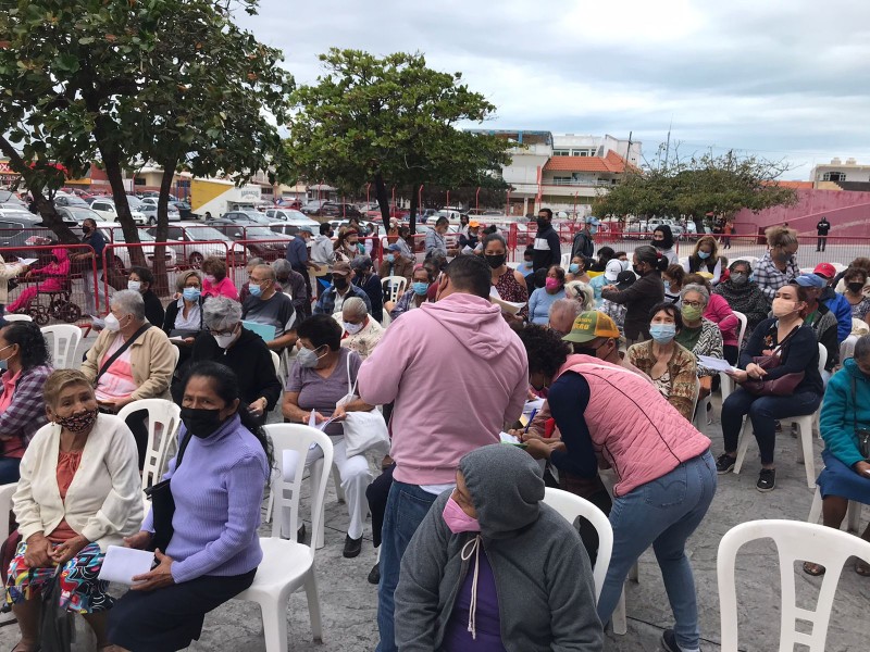 Disminuyen las filas para la vacunación en Boca del Río