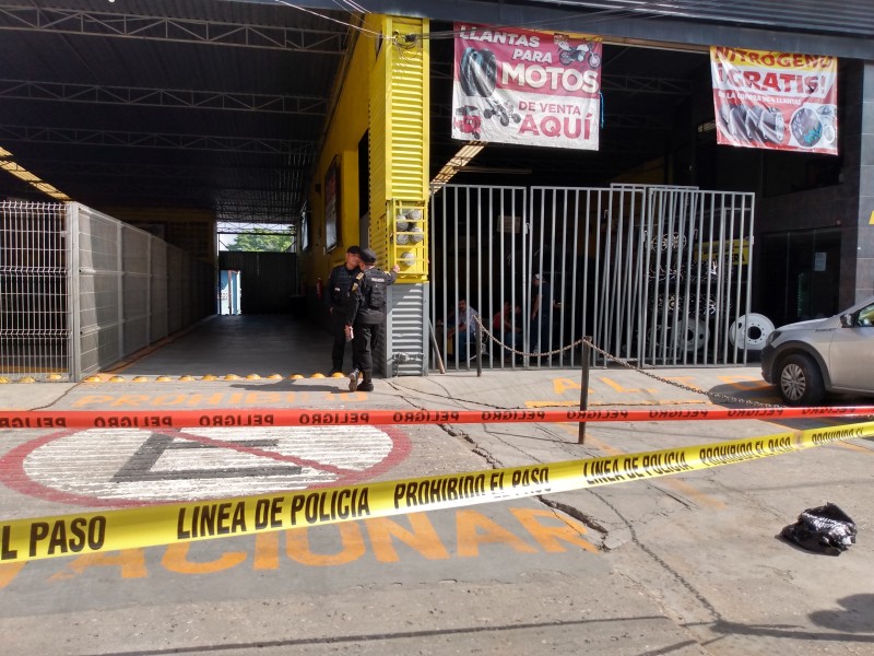 Disparan a policía por frustrar asalto en Tuxtla