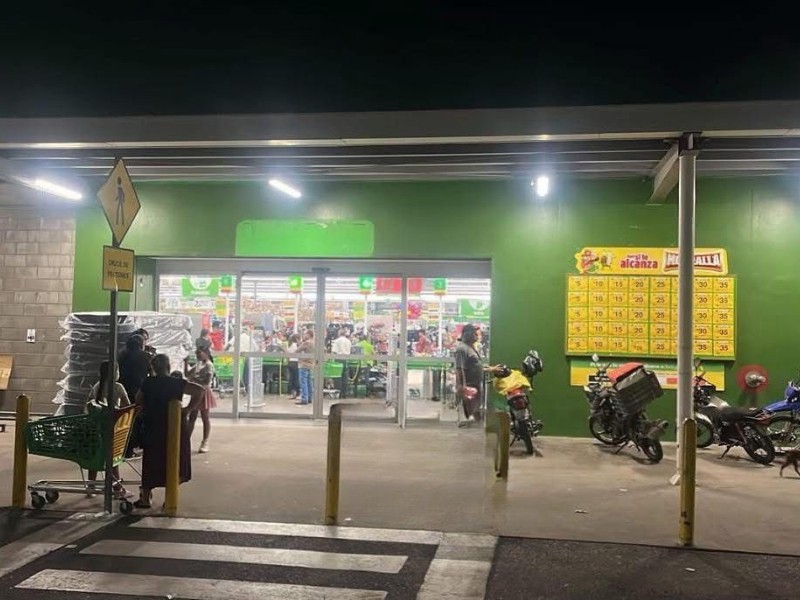 Disparan dentro de Bodega Aurrera y se llevan 10 mil pesos