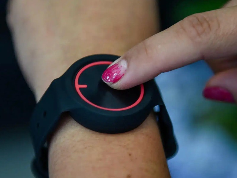 Dispone Guasave de pulseras de pánico listas para mujeres en riesgo