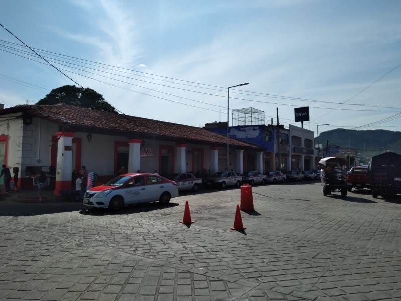 Disposiciones viales inconforman a taxistas en Tehuantepec; piden sean analizadas