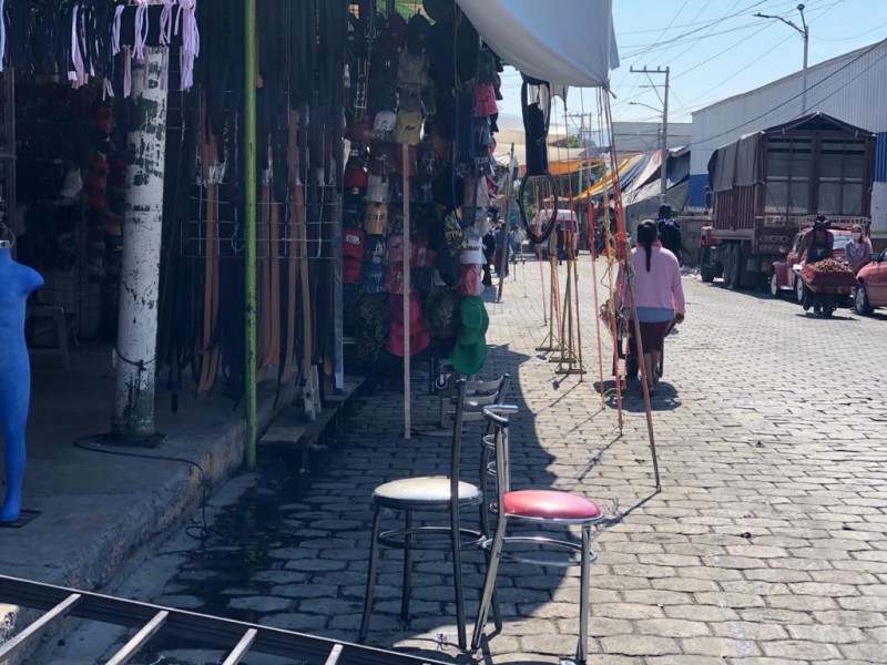 Comerciantes se disputan puestos en la Purisima