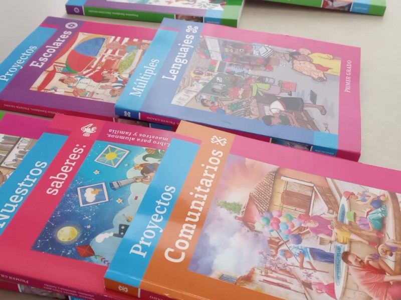 Distribución de libros al 75 por ciento