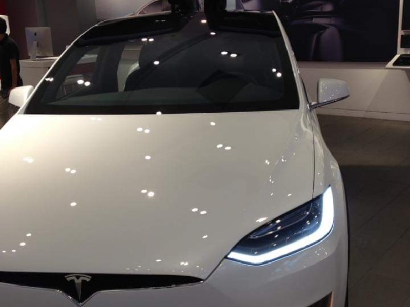 Distribuidores de autos dicen que instalación de Tesla traerá beneficios