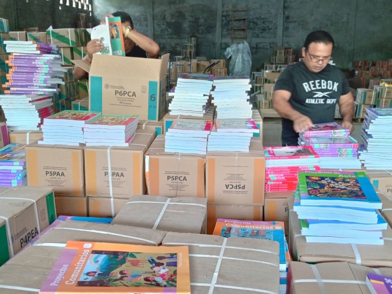 Distribuyen libros de texto en Veracruz