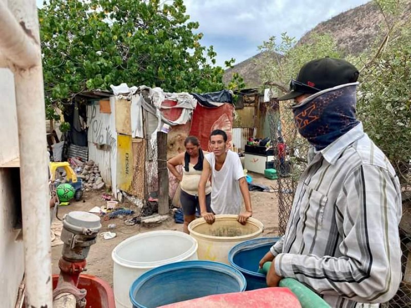 Distribuyen más de 170 ‘pipadas’ de agua en colonias