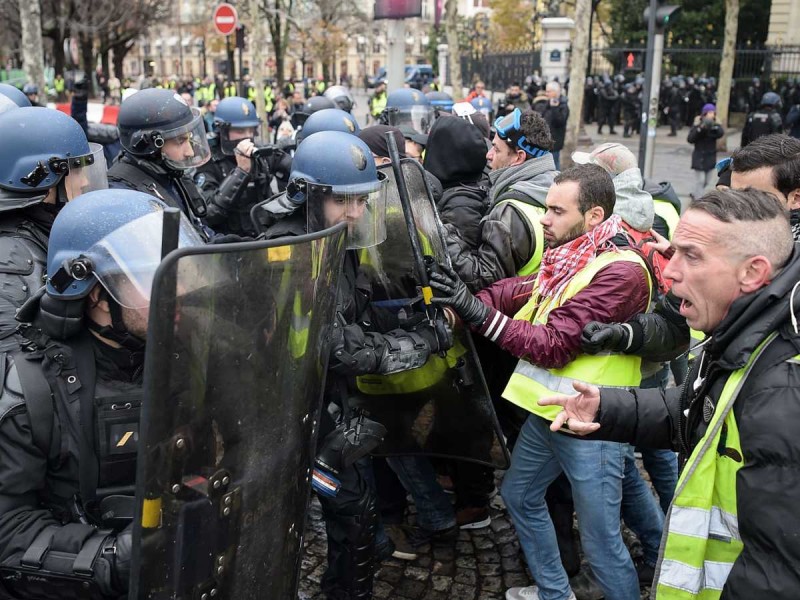 Disturbios en protesta de chalecos amarillos