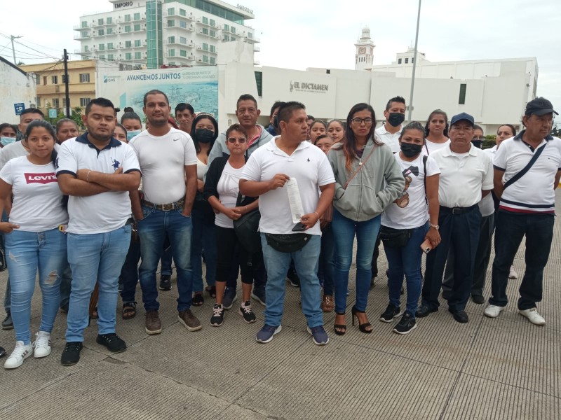 Diversas manifestaciones en la conferencia de AMLO en Veracruz