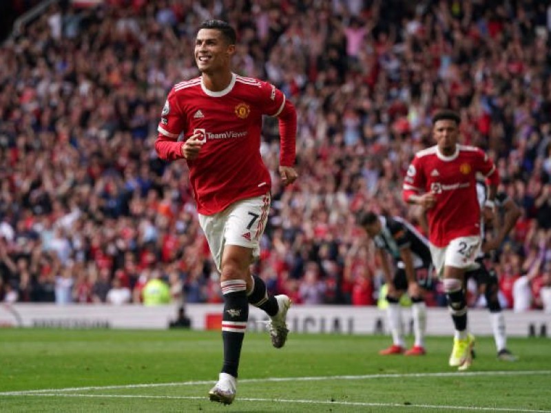 Doblete de CR7 y liderato para el Manchester United