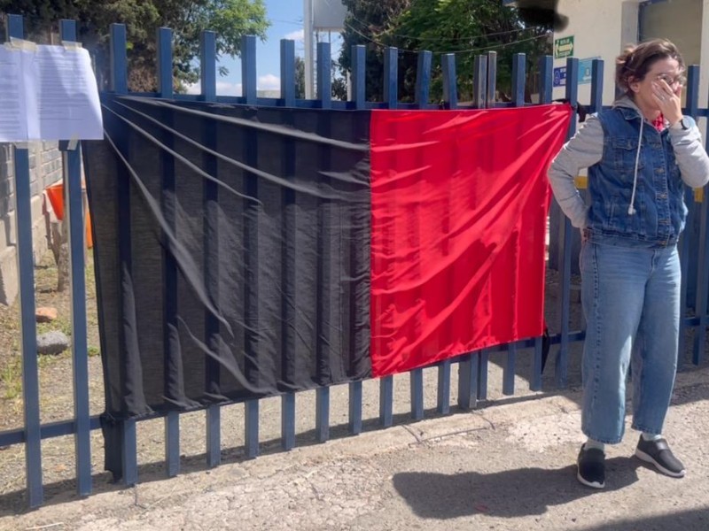 Docente protesta por favoritismo a hija de la directora de preparatorias
