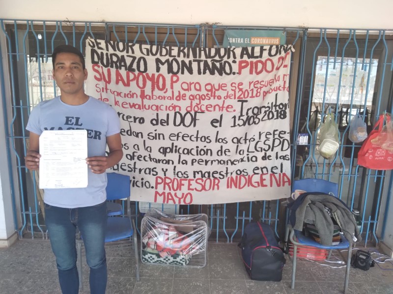 Docente toma las oficinas de la SEC en Navojoa