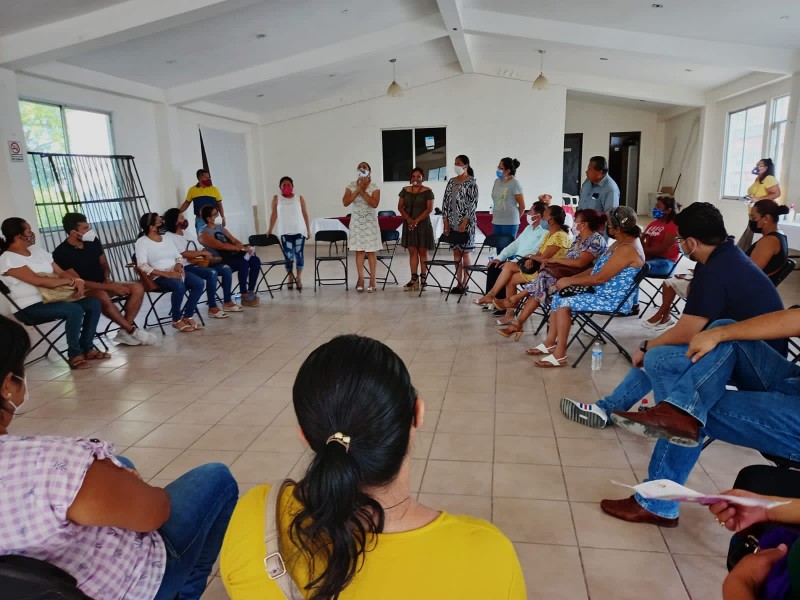 Docentes alzan la voz contra líderes sindicales