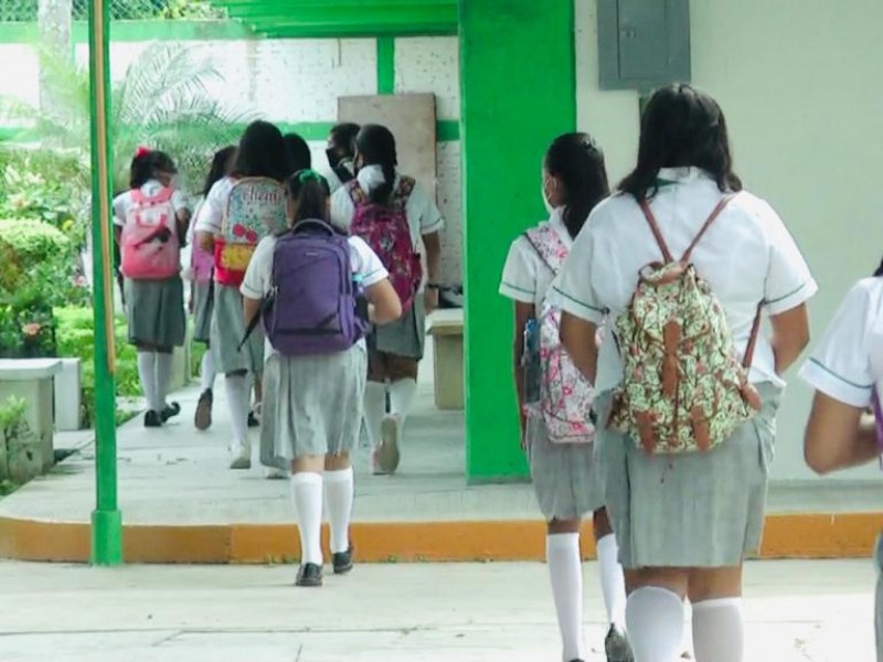 Docentes de escuelas numerosas en reto con su alumnado