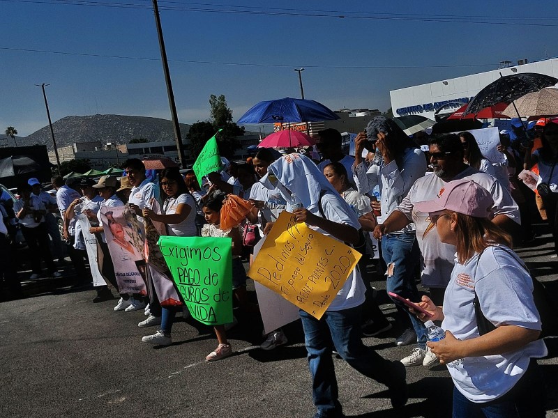 Docentes de Gómez Palacio exigen seguros por muerte Covid