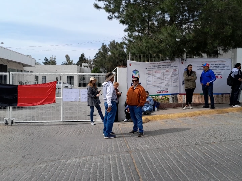 Docentes de prepas toman SEDUZAC; exigen recategorización salarial