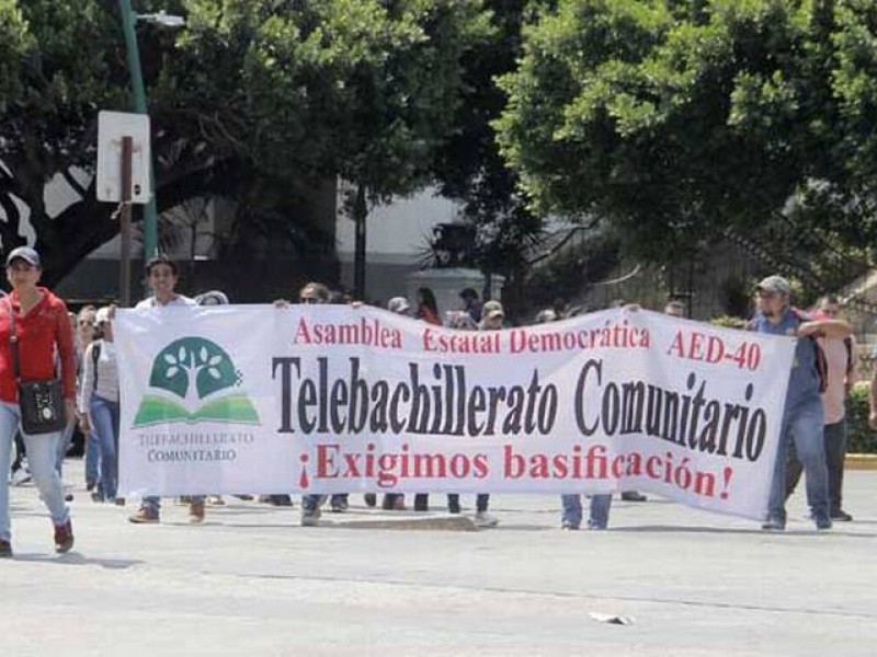 Docentes de telebachillerato, demandan falta de pagos