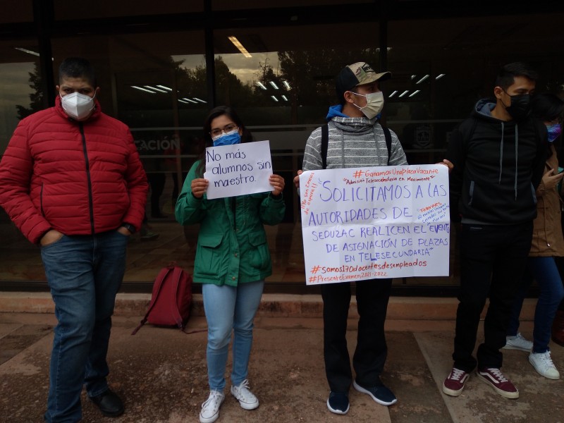 Docentes de Telesecundarias en espera de la asignación de plazas