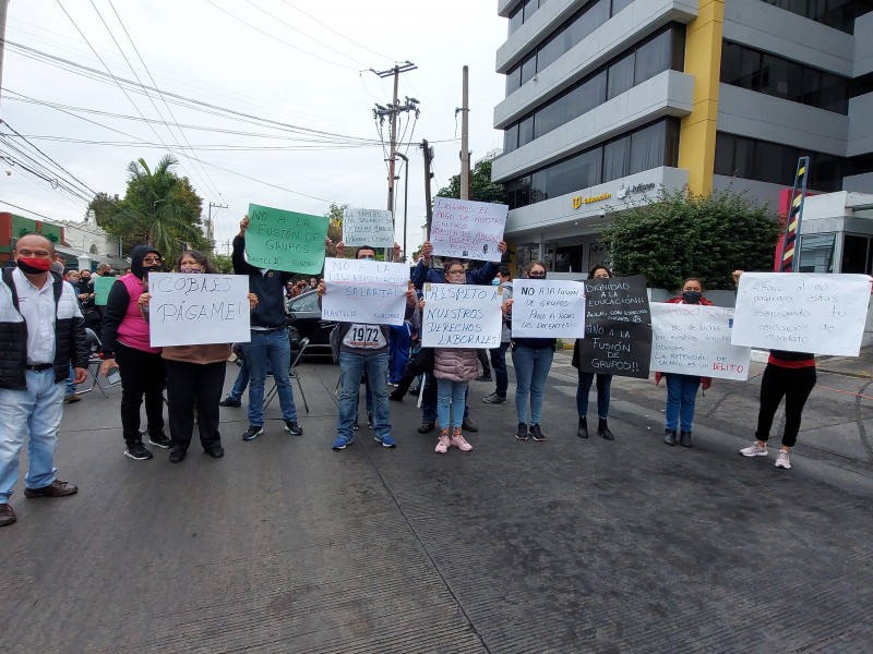 Docentes del COBAEJ se manifiestan por falta de pago