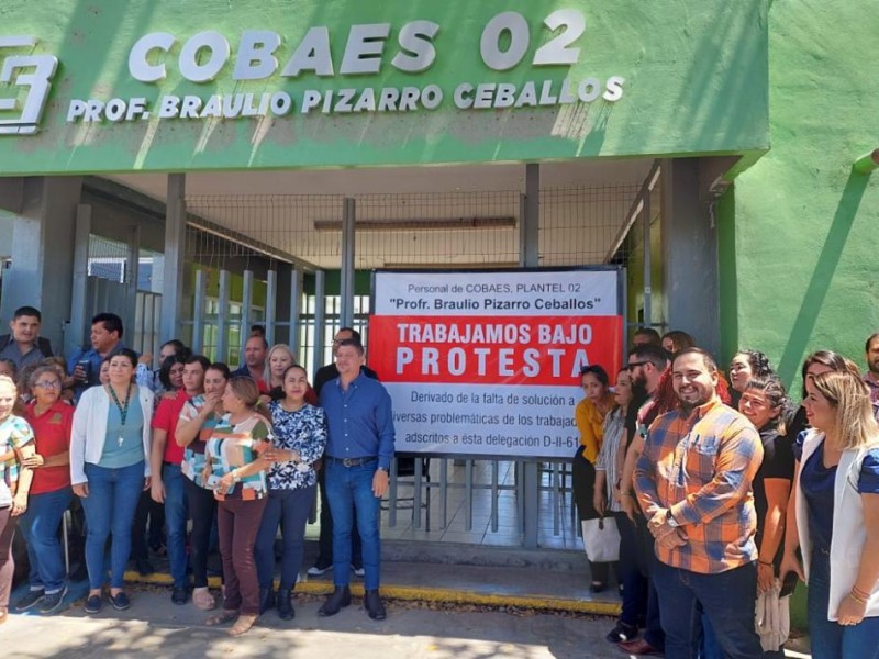 Docentes del Cobaes 02 trabajan bajo protesta