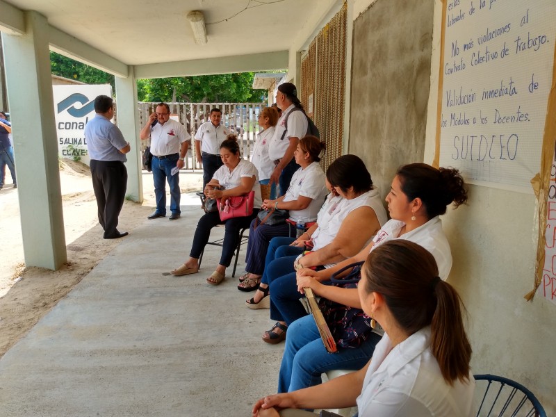 Docentes del Conalep inician manifestación