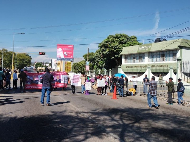 Docentes del Conalep protestan en su aniversario