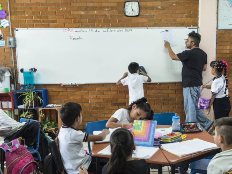 Docentes rurales enfrentan pérdida de autoridad y recortes presupuestales