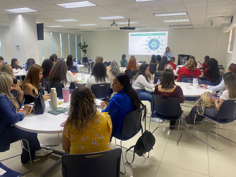 Docentes se capacitan en innovación educativa e inclusión