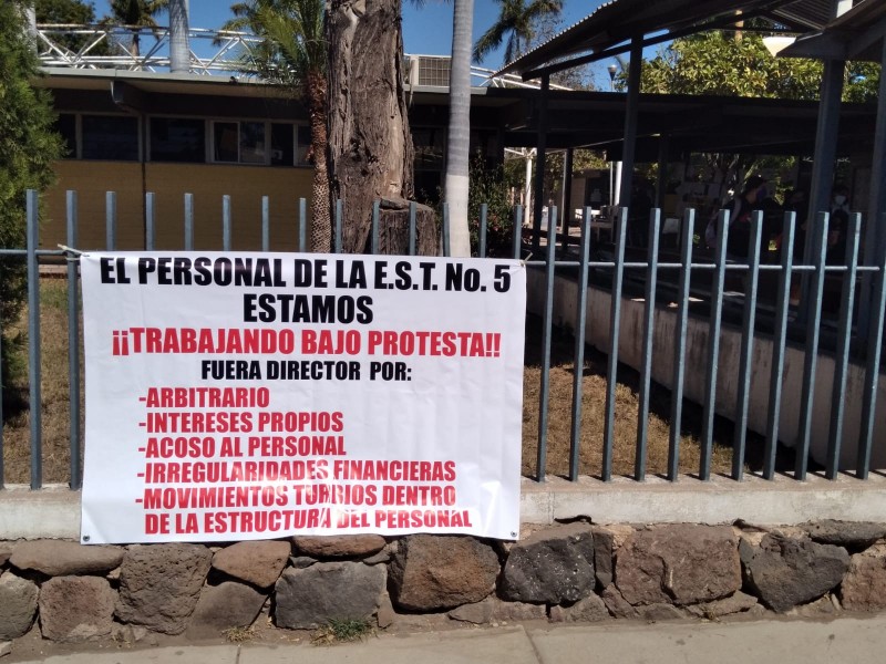 Docentes trabajan bajo protesta en la Técnica #5