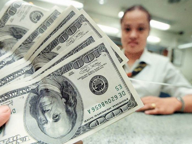 Dólar se vende en 18.97 pesos en AICM