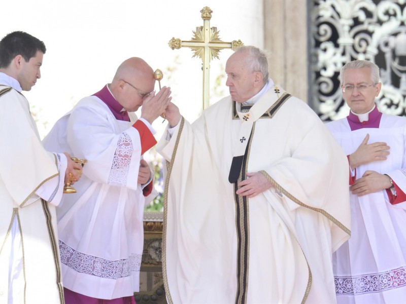 Domingo de Pascua: Papa pide no acostumbrarse a la guerra